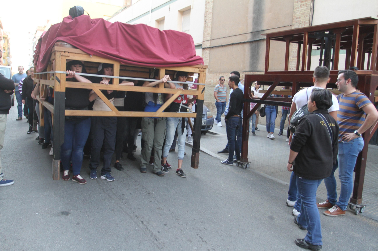 El ensayo de la cuadrilla de mujeres de la Hermandad del Santo Entierro, en imágenes