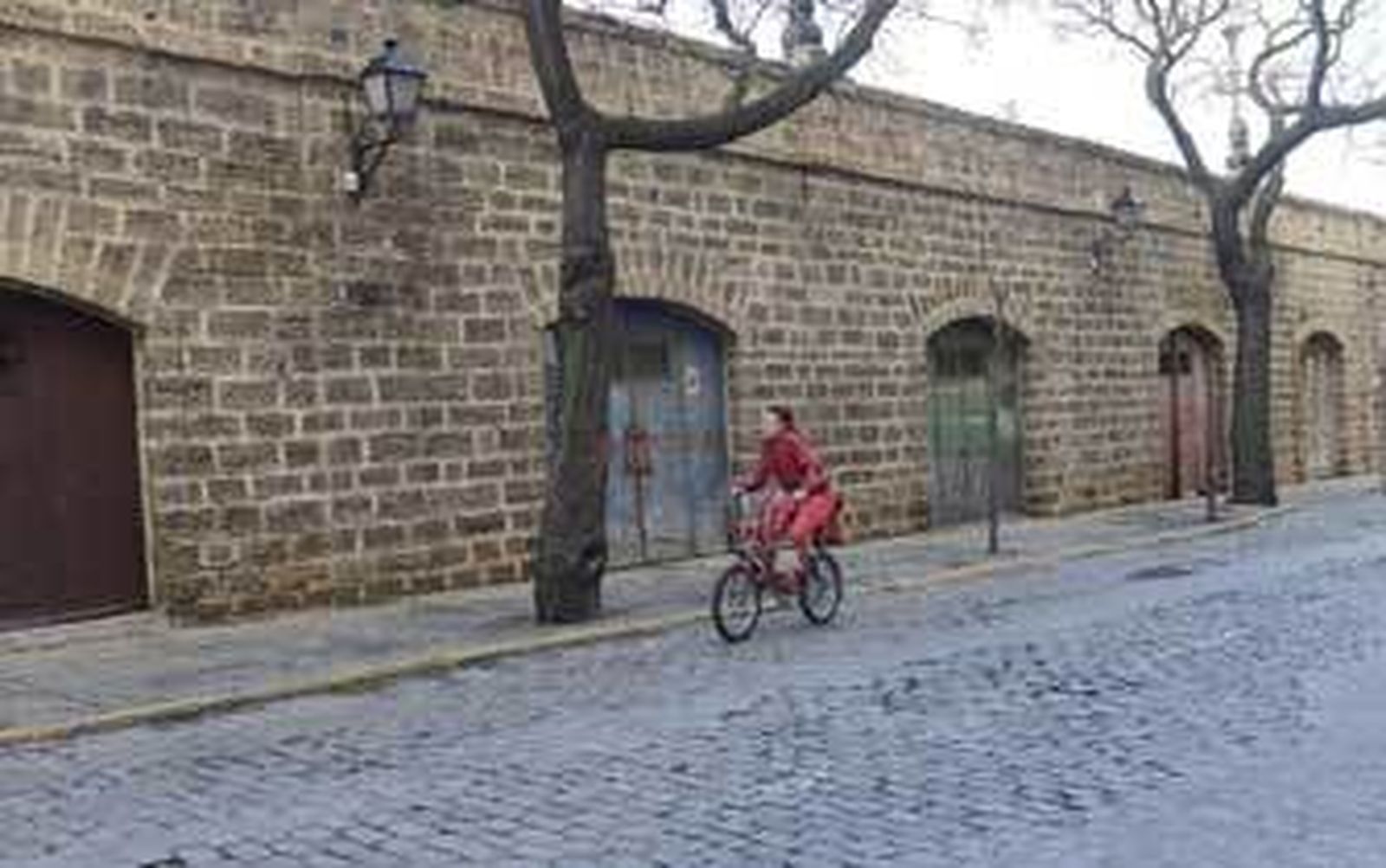 La calle Honduras, en bastante mal estado actualmente, será sometida a una profunda remodelación para mejorar aceras y calzada. /Joaquín Hernández Kiki