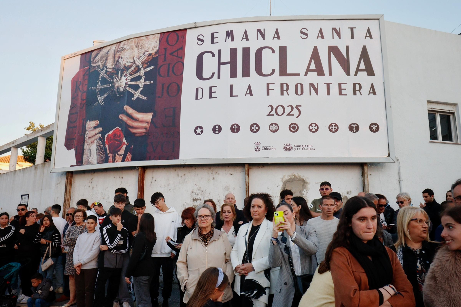 Imágenes de la salida de la Soledad en la Semana Santa de Chiclana 2025