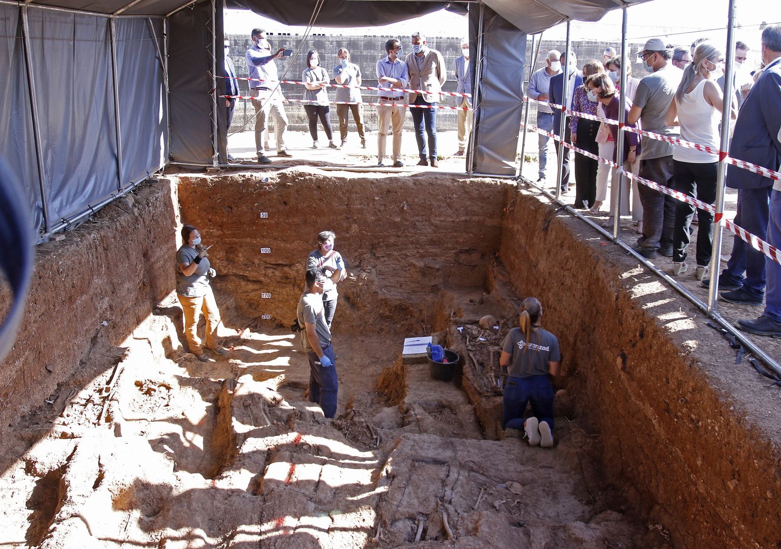 Visita a la fosa de Pico Reja