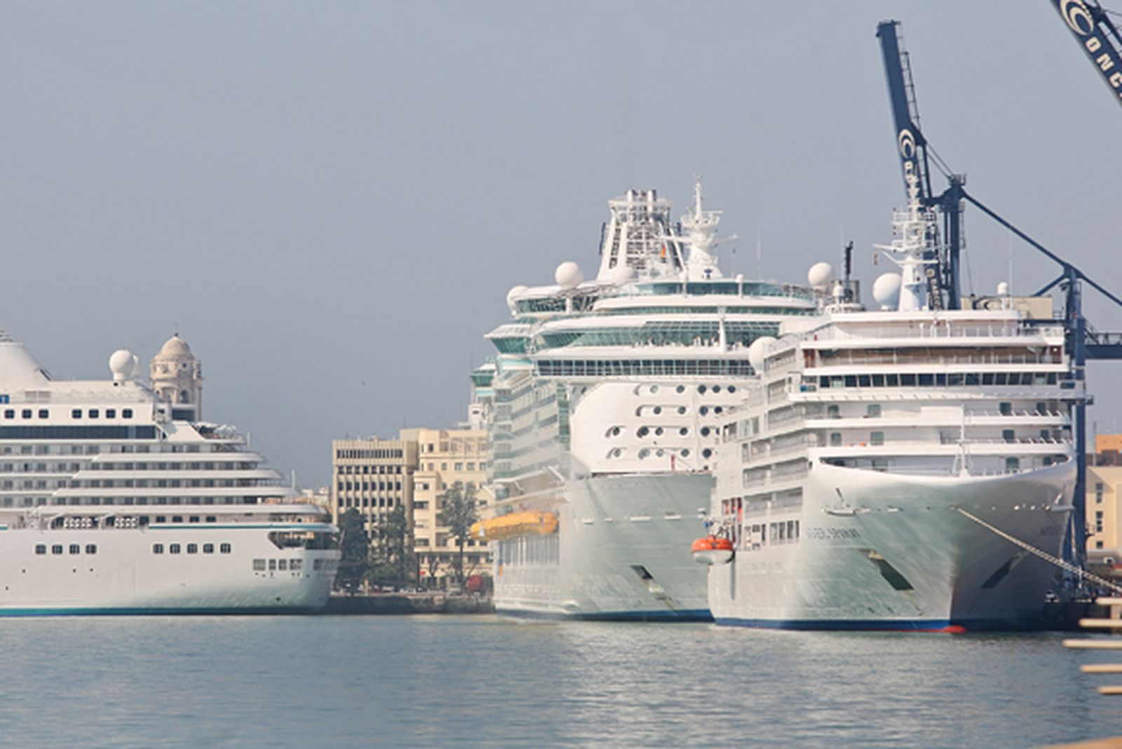 Cádiz recibe al 'Liberty of the Seas', el barco más grande del Mediterráneo