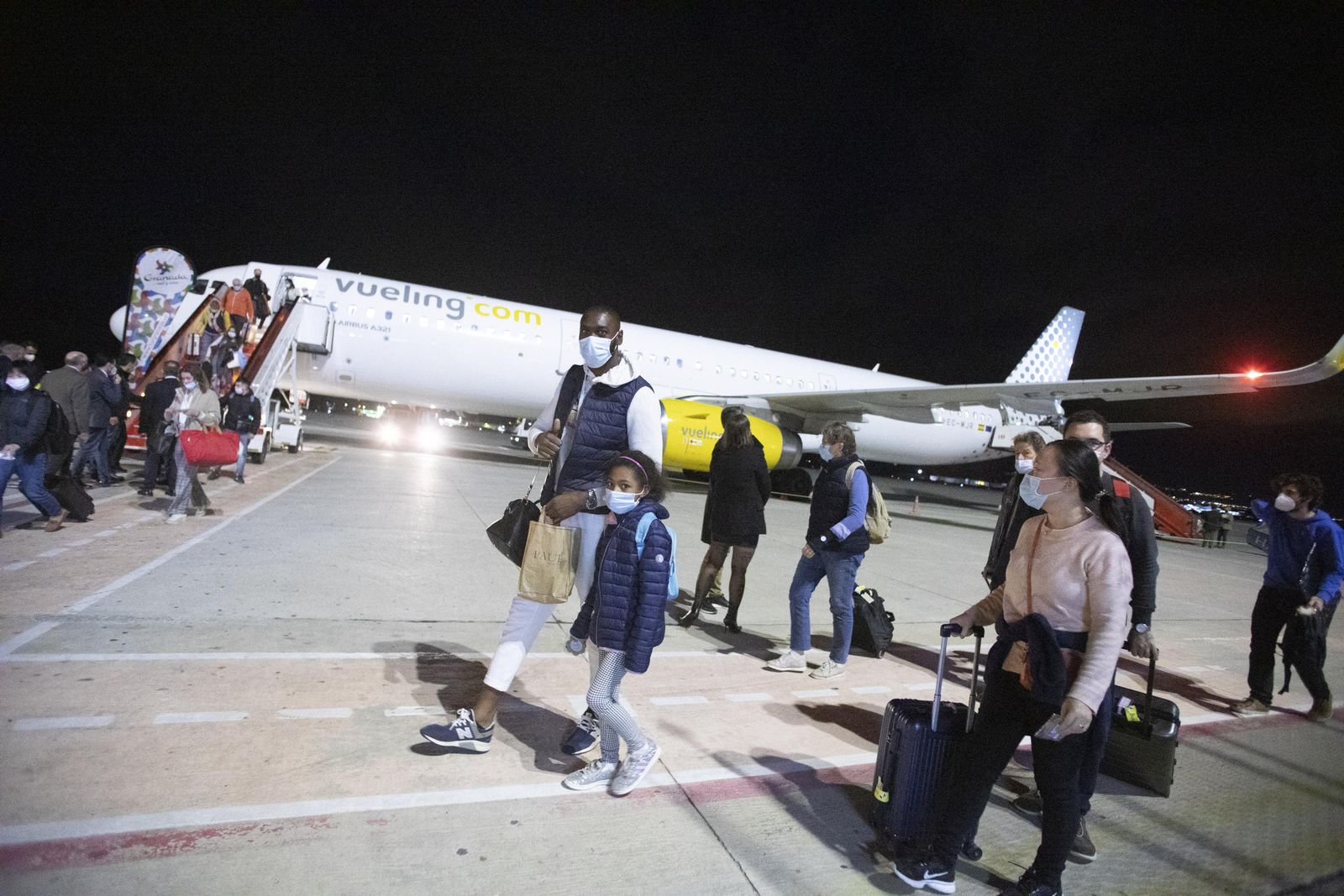 Fotos: Granada recibe el primer vuelo internacional tras la pandemia