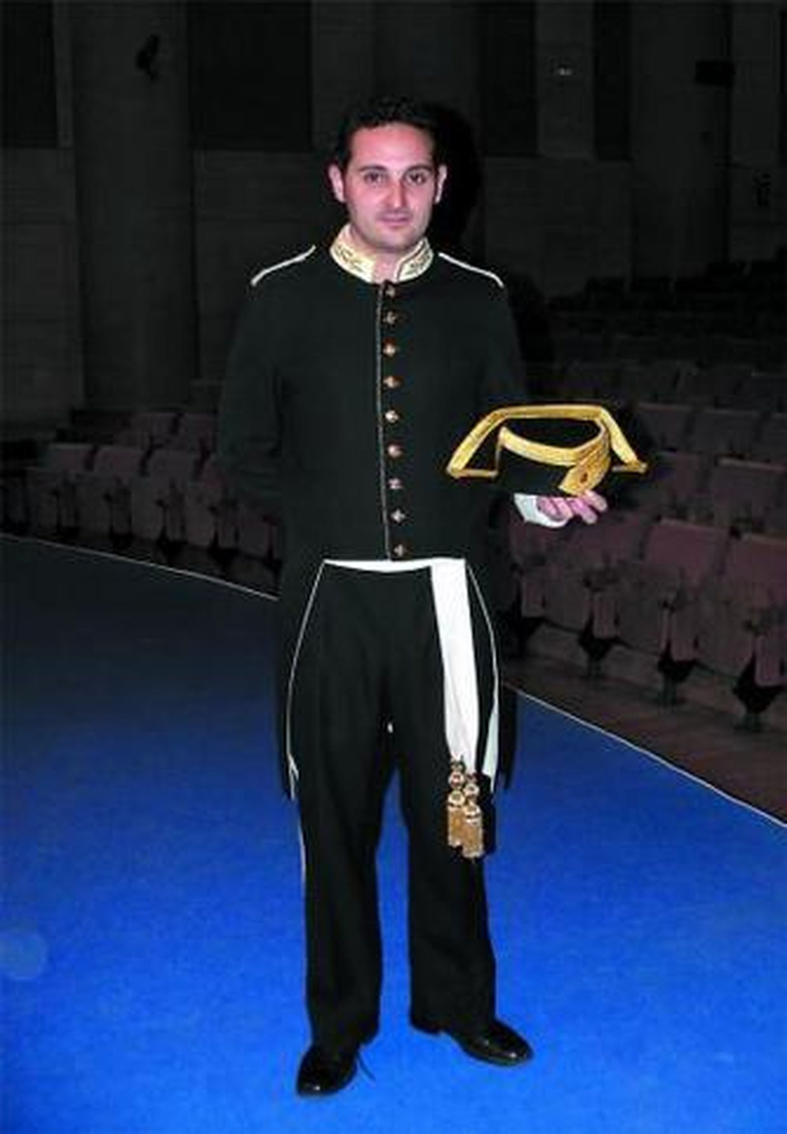 "Ensayar todo el año bajo el puente es muy sacrificado"