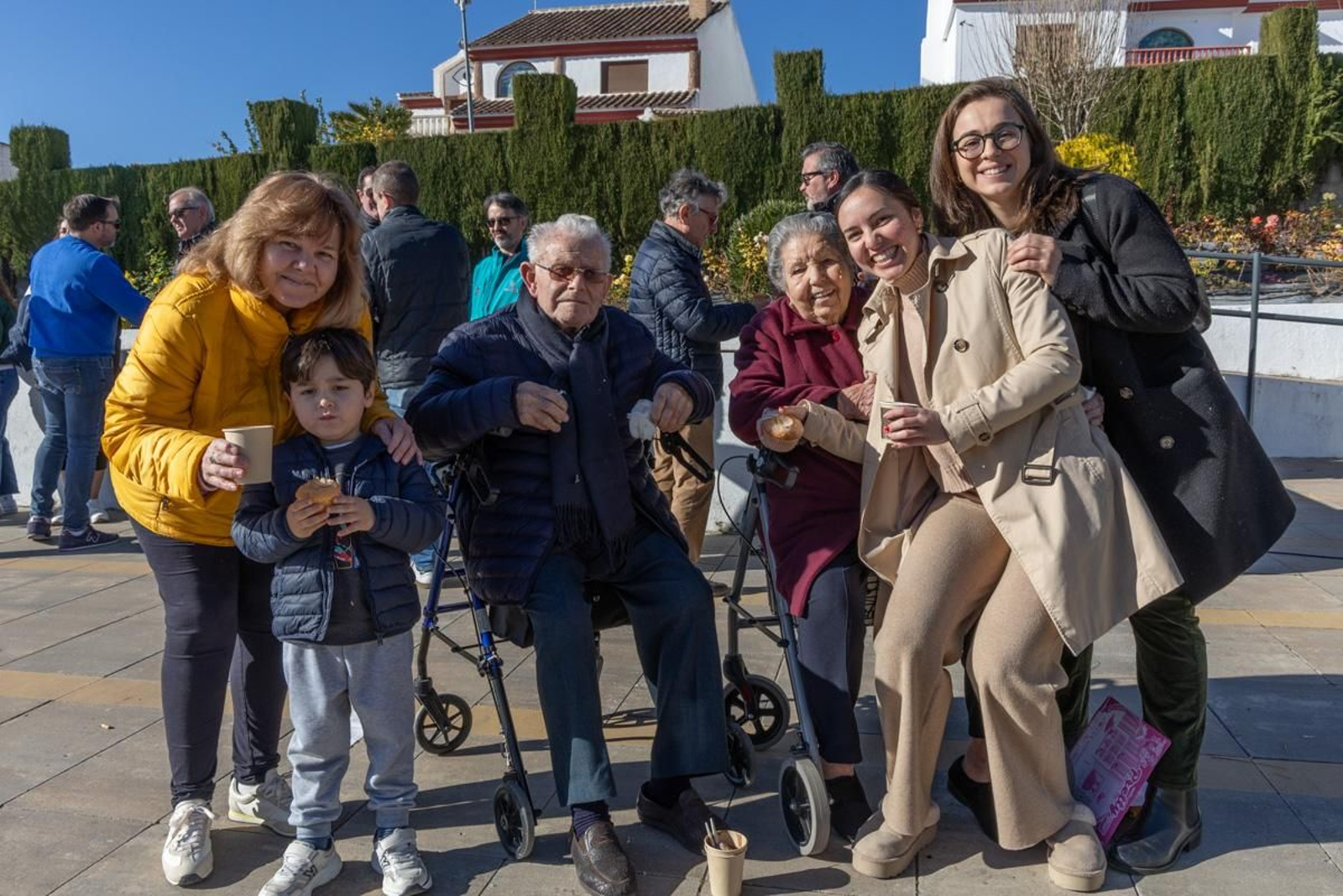 Chocolatada solidaria, caravana de coches, campanadas infantiles y juegos para los más pequeños en Monte Lope Álvarez