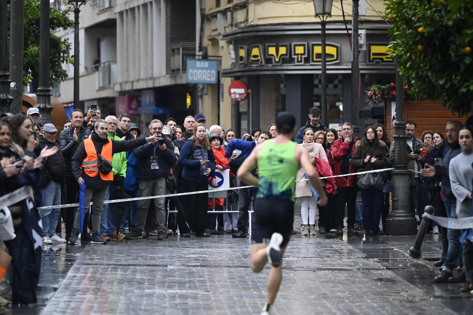 El paso de la Media Maratón de Córdoba 2025 por el centro de la ciudad