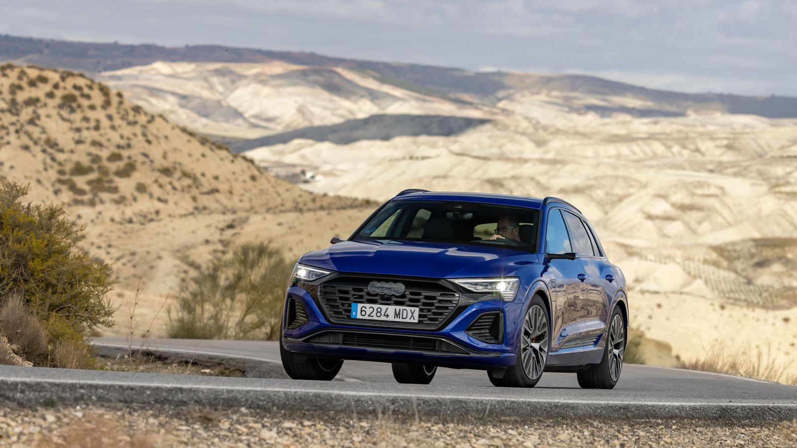 Aunque lo más llamativo visualmente sea el nuevo frontal, el cambio importante está bajo su carrocería, en las baterías.