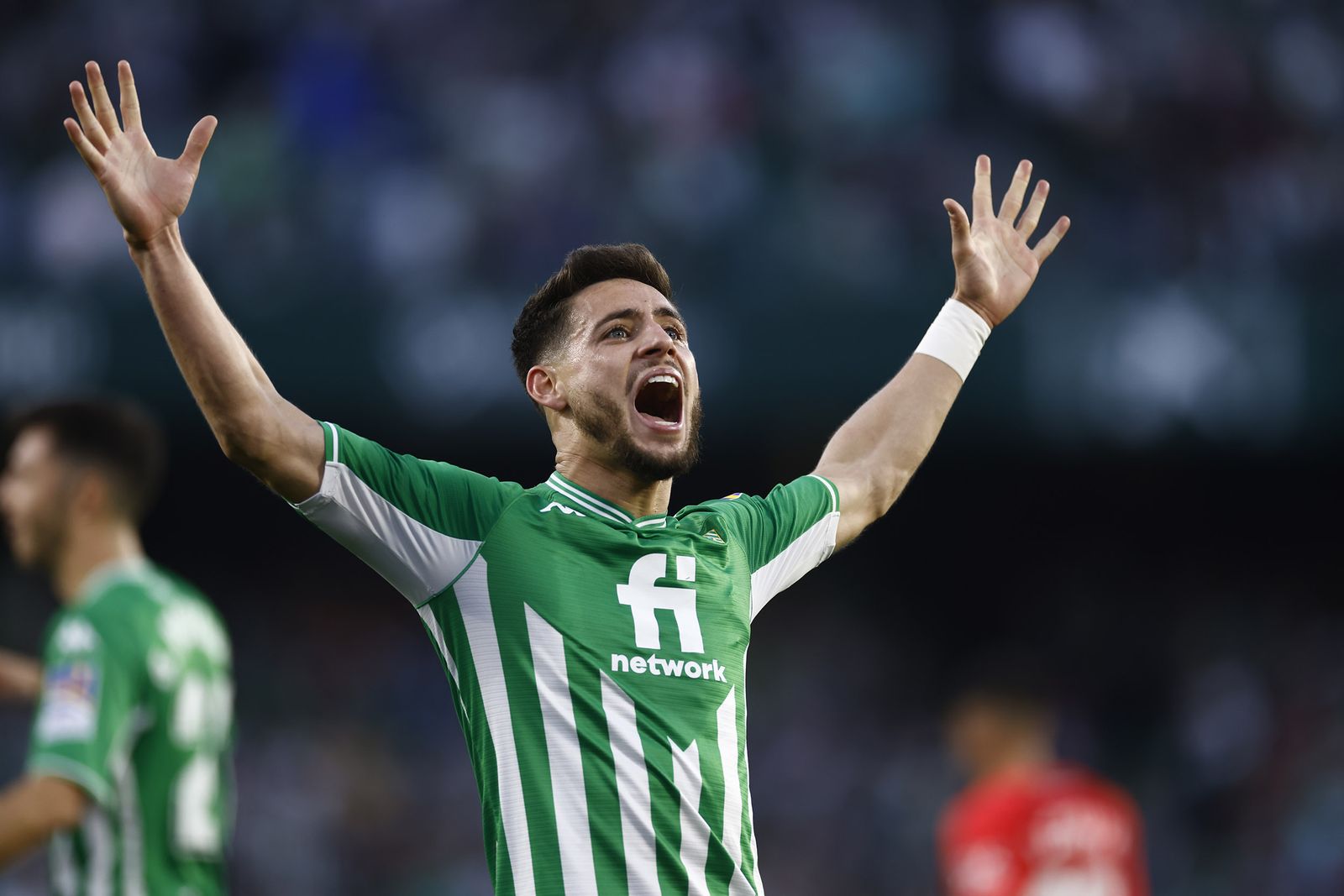 Álex Moreno celebra su gol.