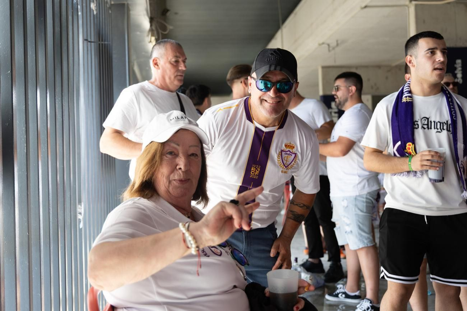 El épico recibimiento de la afición lagarta al Real Jaén, en imágenes