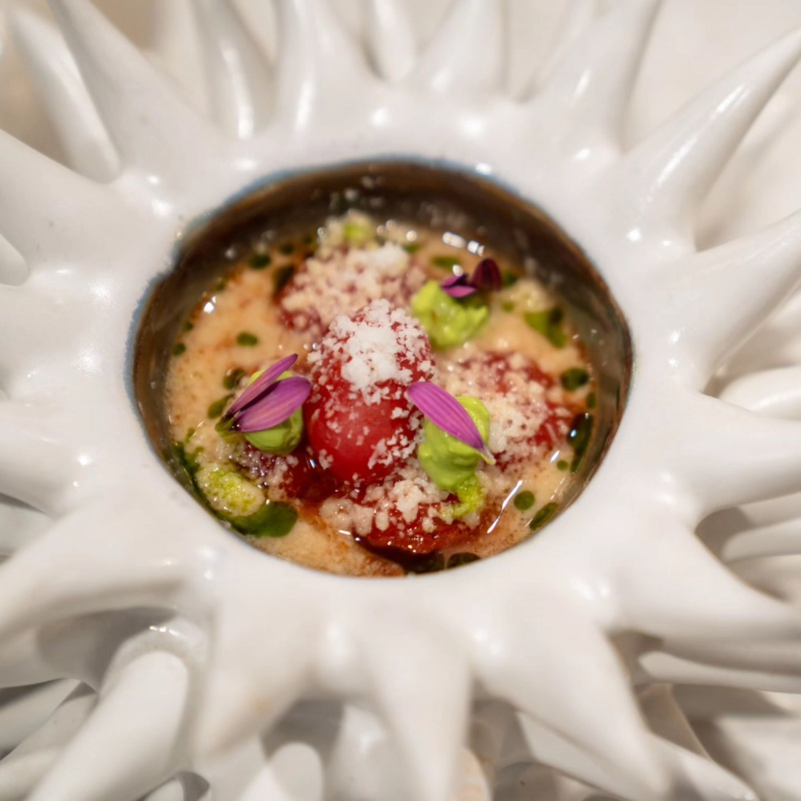 Espectacular plato de tomate lobello elaborado por Ginés Peregrín.