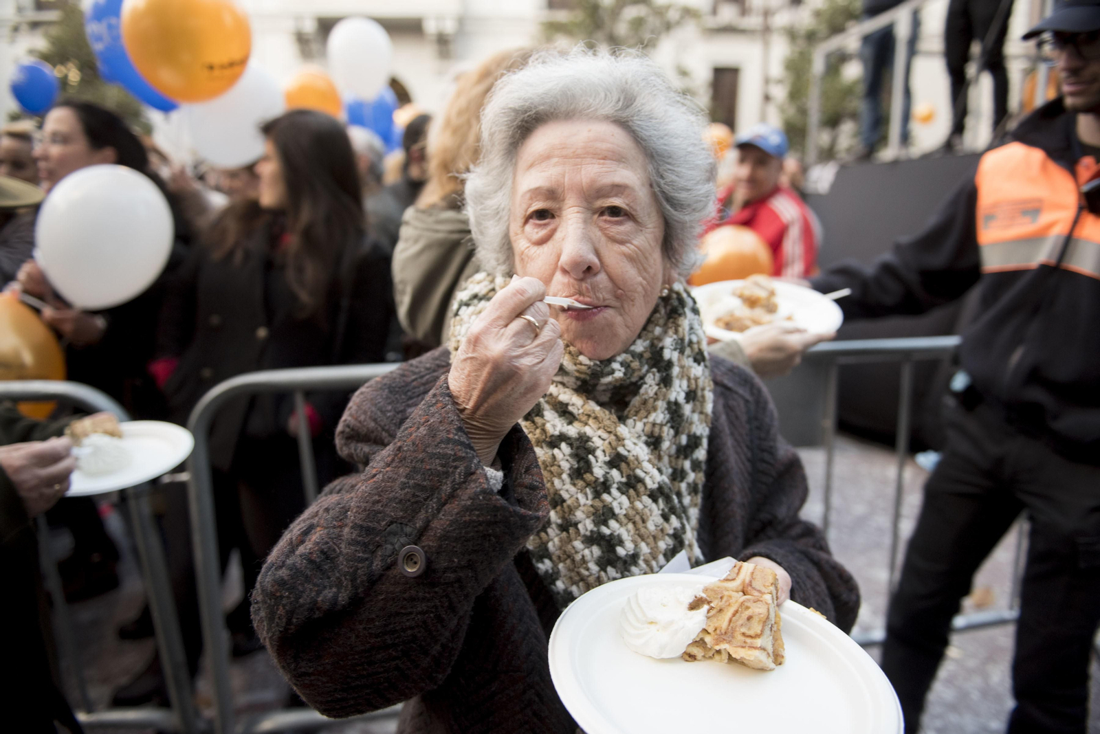 Las imágenes de la tarta de piononos más grande del mundo