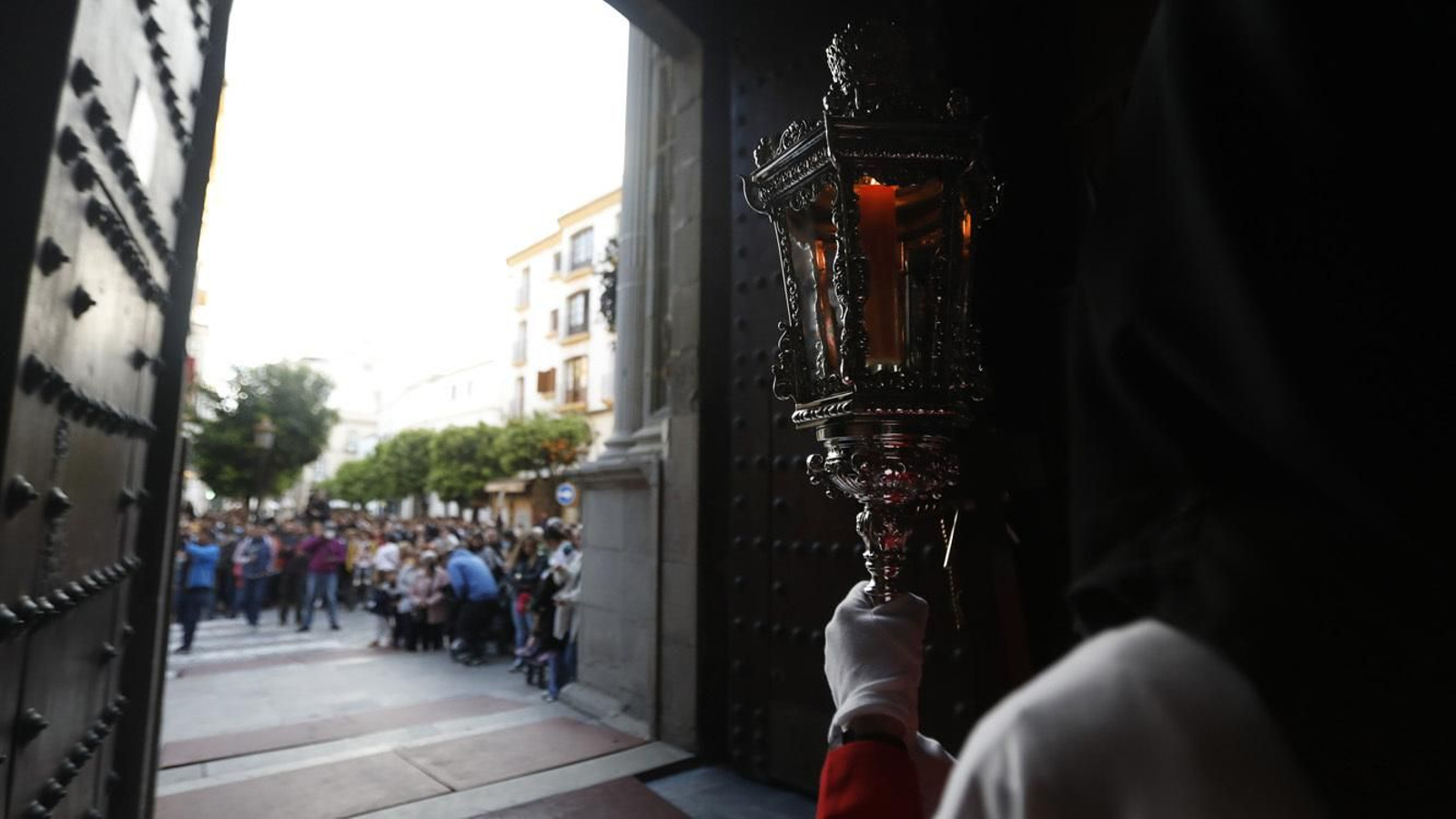 Las imágenes del Martes Santo en Tarifa: La Salud