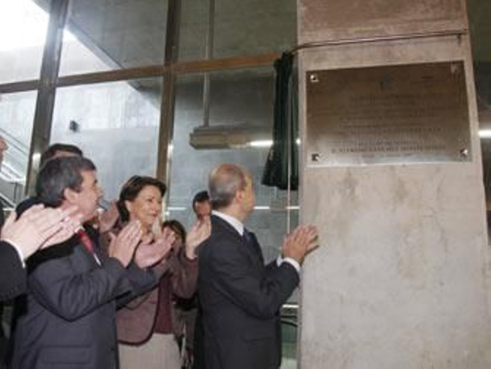 Desconcierto y expectación en las primeras horas del Metro