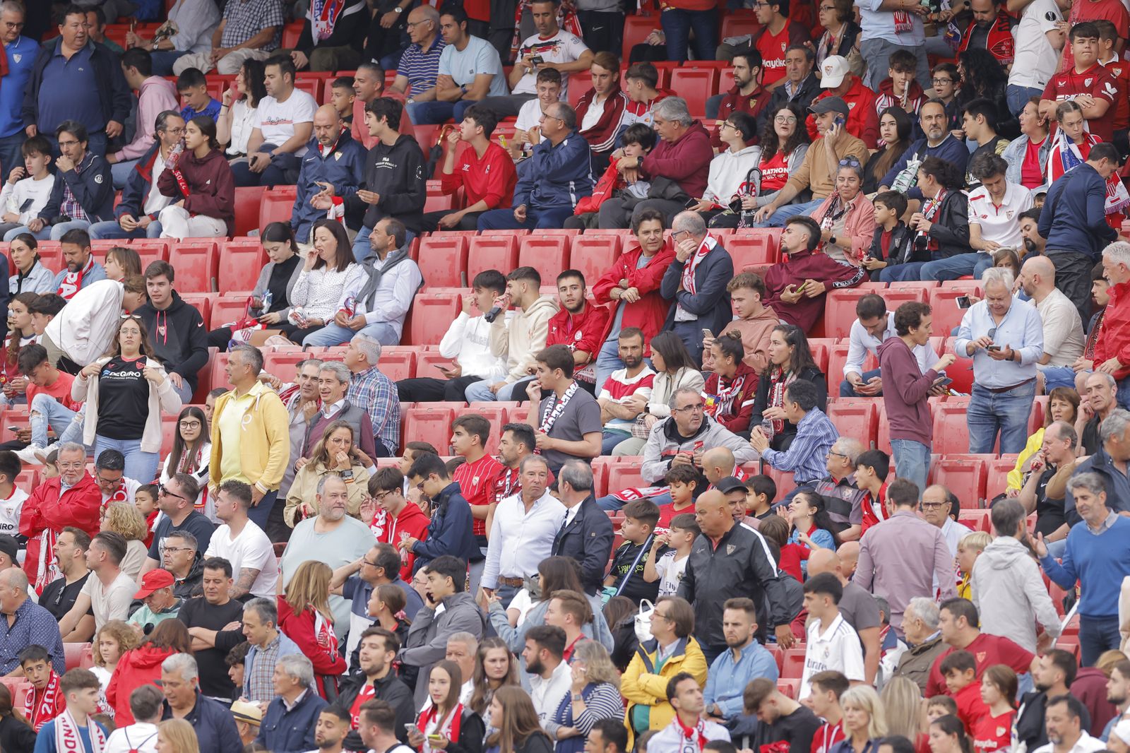 Búscate en las fotos del Sevilla-Madrid