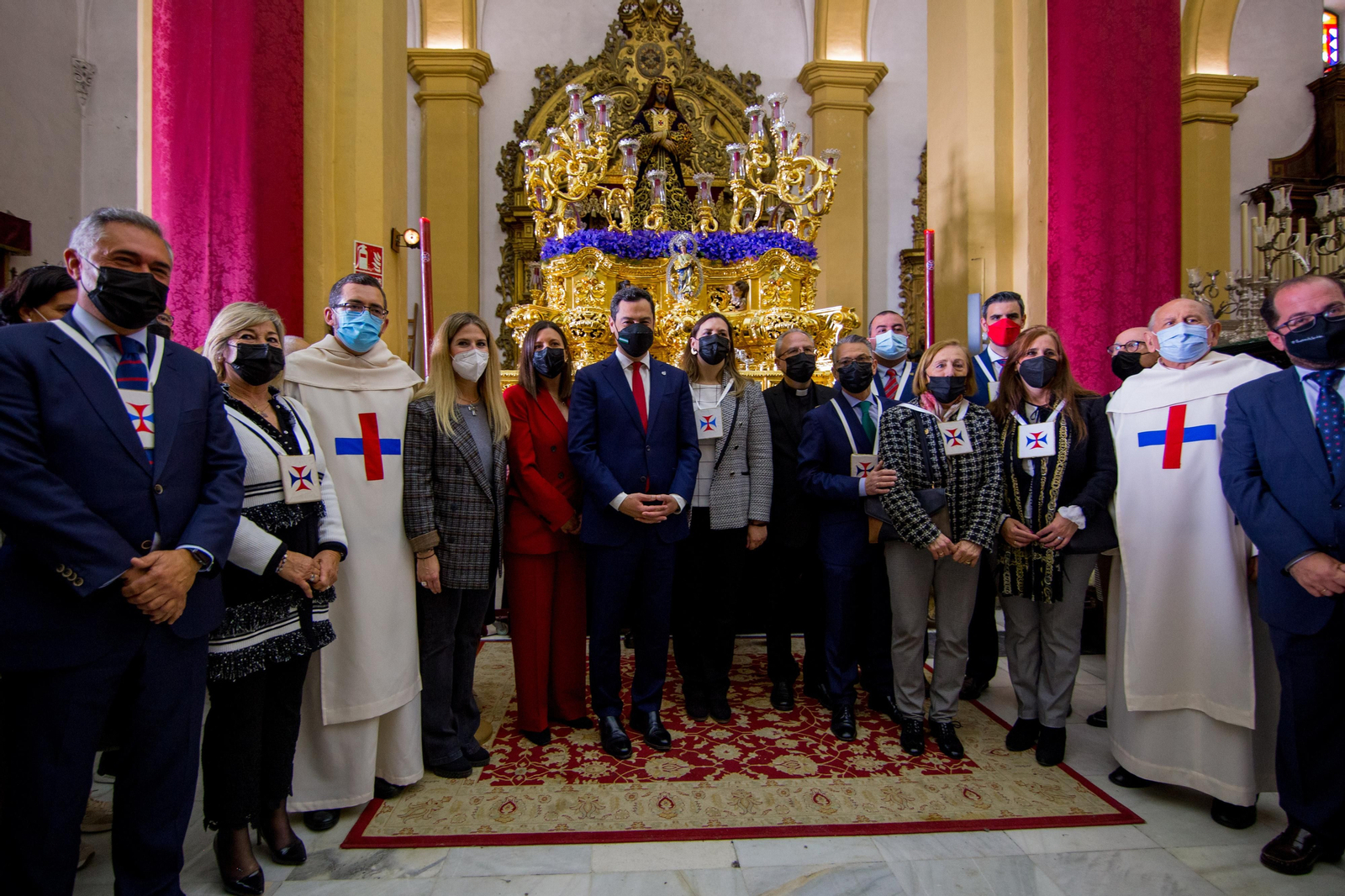 Así ha sido la visita del presidente de la Junta a las hermandades del Lunes Santo de San Fernando