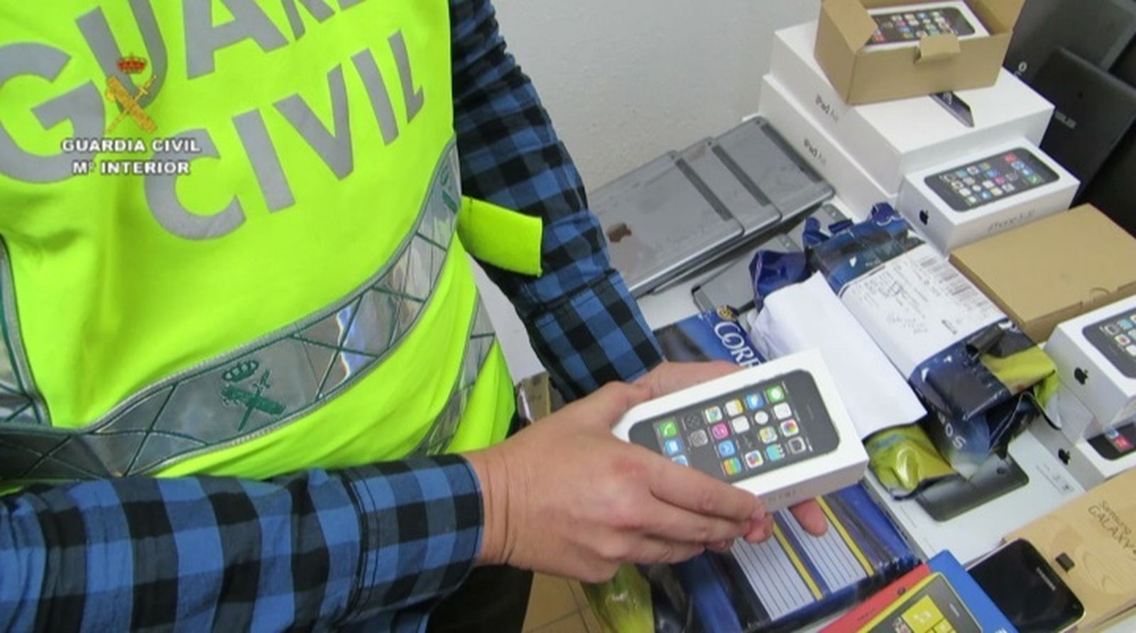 Móviles incautados por la Guardia Civil en otra operación.