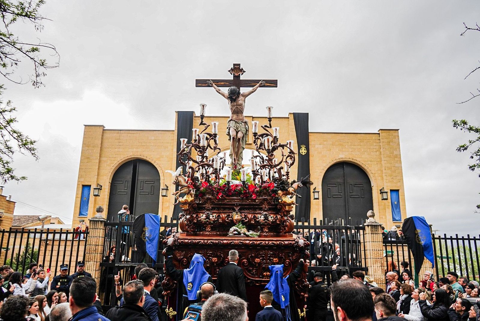 Salesianos abre las puertas a un Jueves Santo normal en Granada