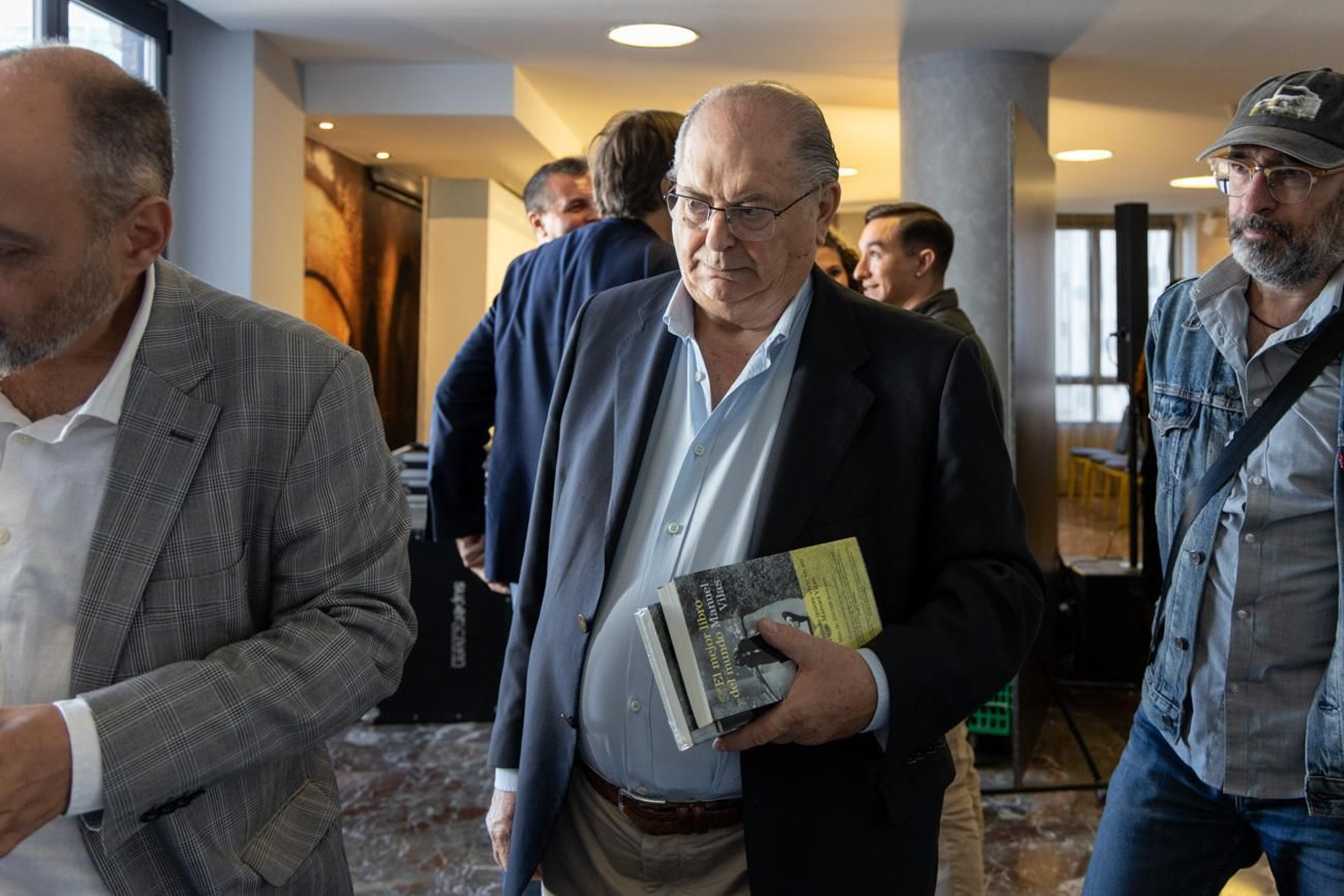 Desayuno y presentación del escritor Manuel Vilas en un encuentro literario dedicado a una de las últimas obras de este autor, 'El mejor libro del mundo'