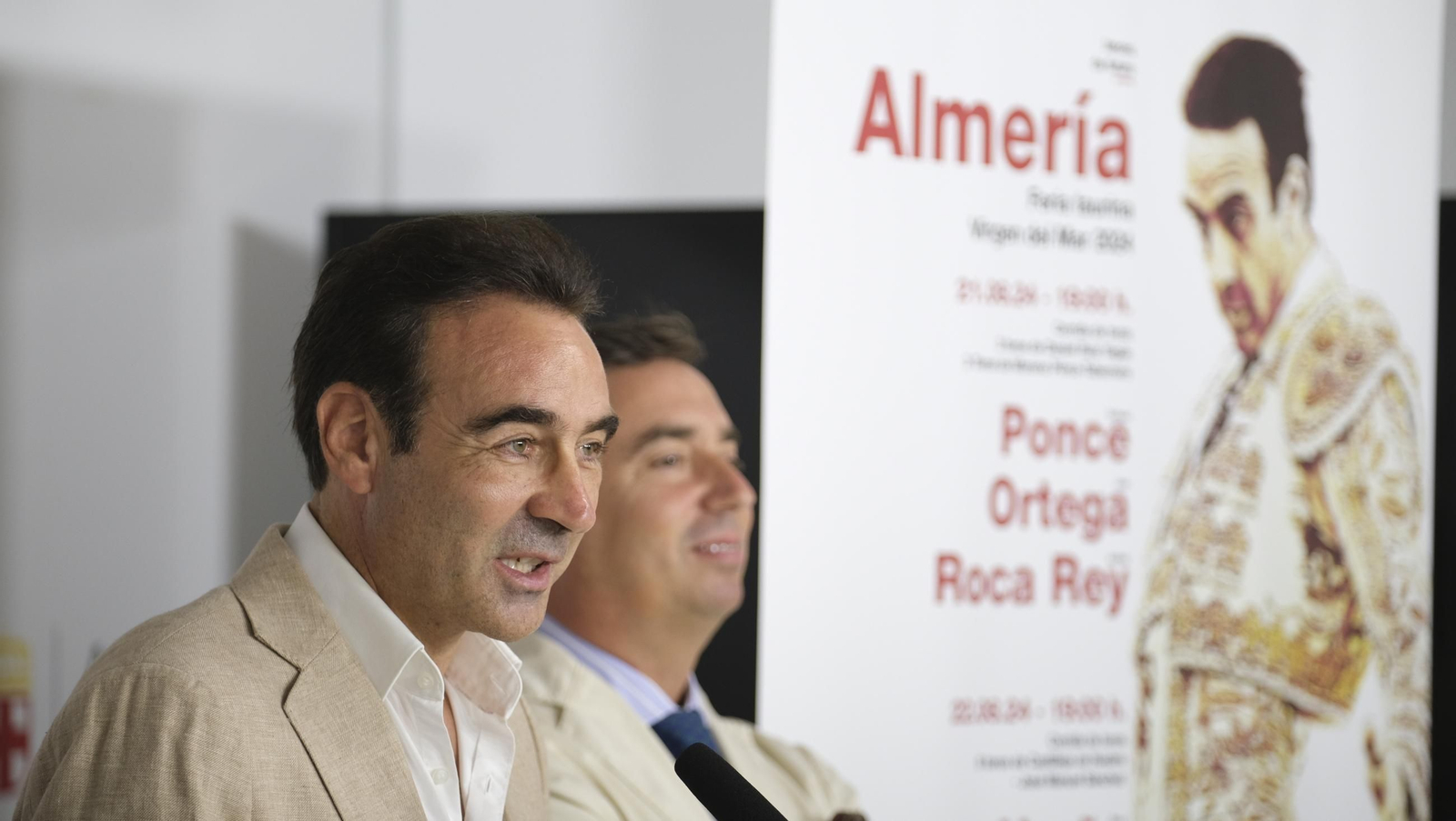 Presentación de la Feria taurina de Almería con Enrique Ponce en su despedida, en imágenes