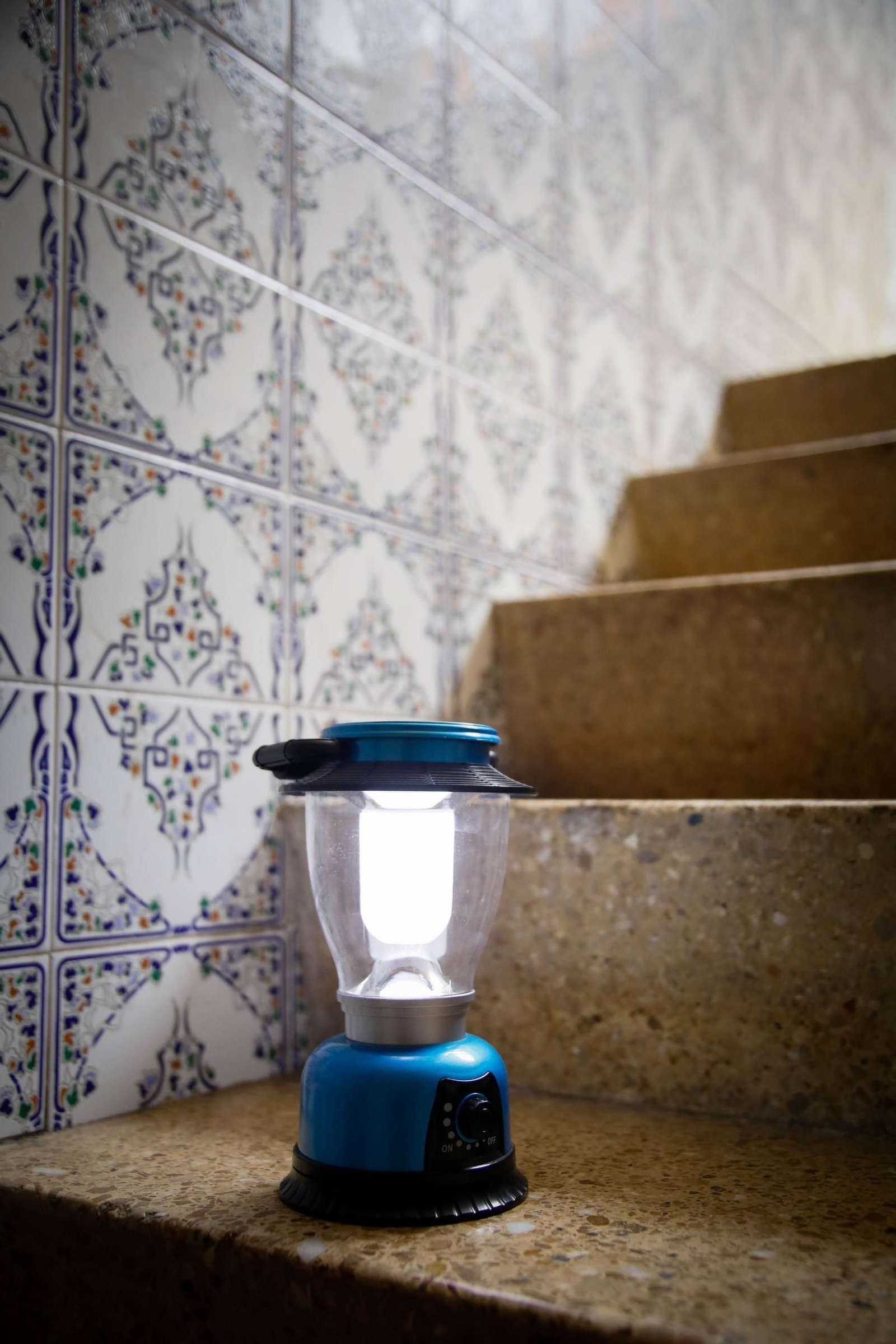 Imágenes de las quejas vecinales ante los cortes de luz en el barrio de pescadería