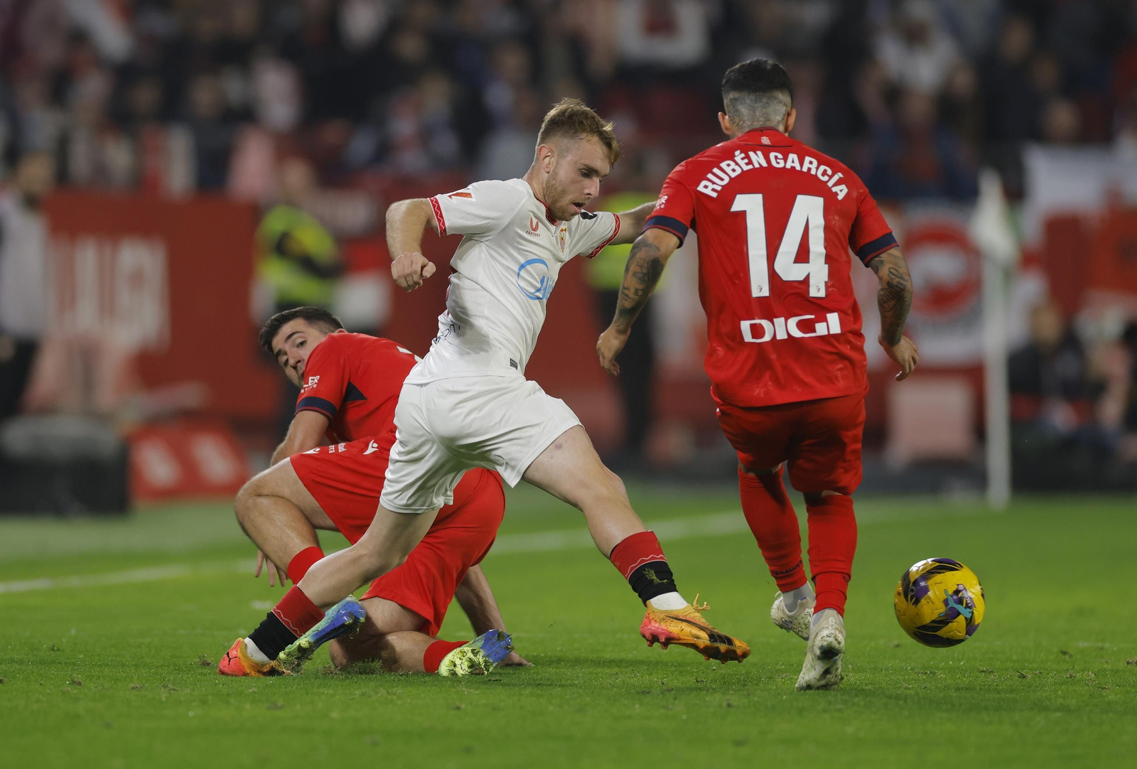 Peque, en un lance ante Rubén peña.