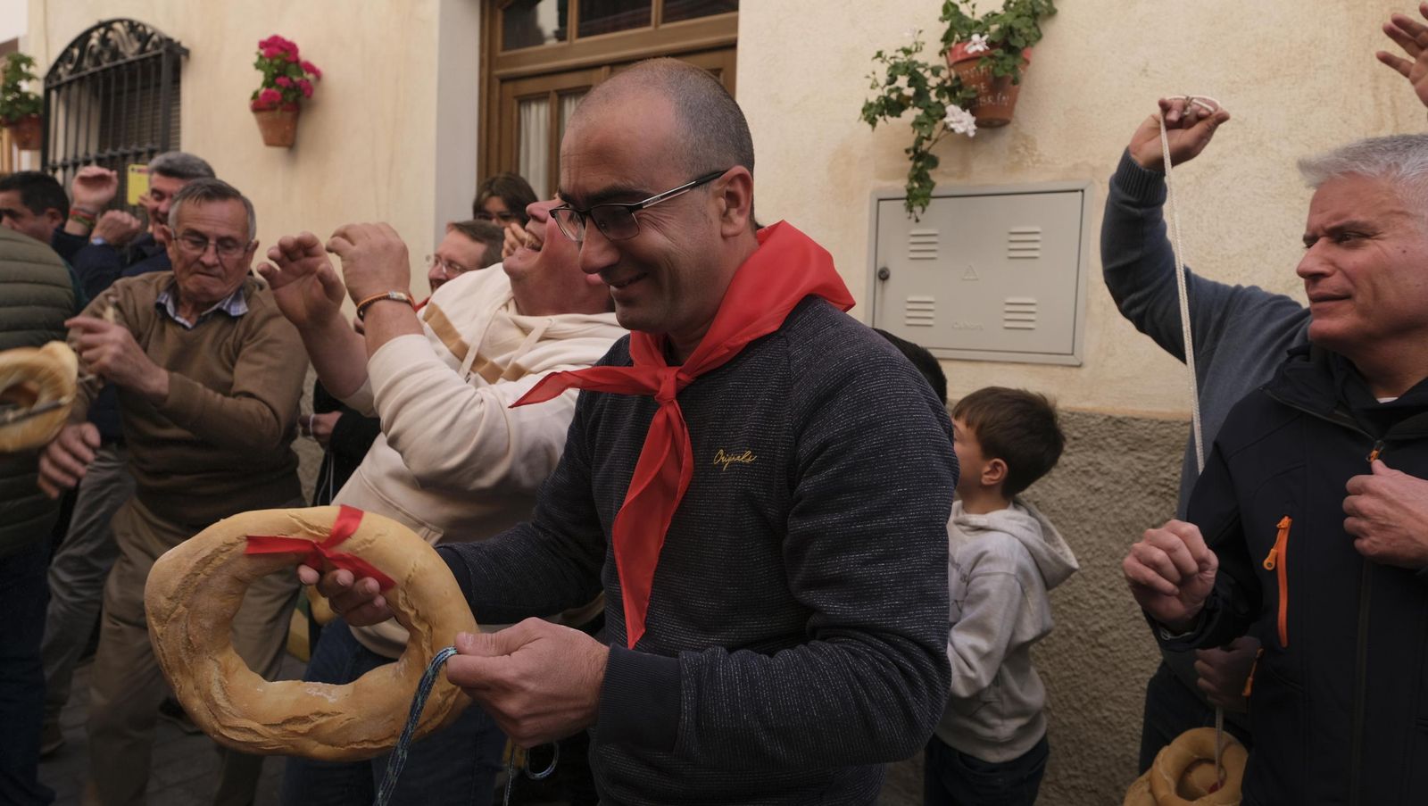 Procesión de San Sebastián y tirada de roscos en Lubrín, en imágenes