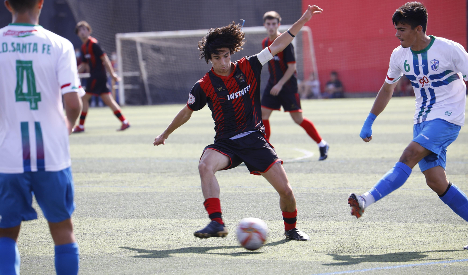 Espinar es presionado por Jaime y Álex.