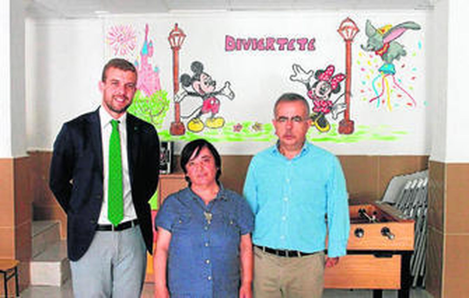 El director de la Oficina de CaixaBank en Albox, José Javier Rivas, visitó las instalaciones de la asociación.