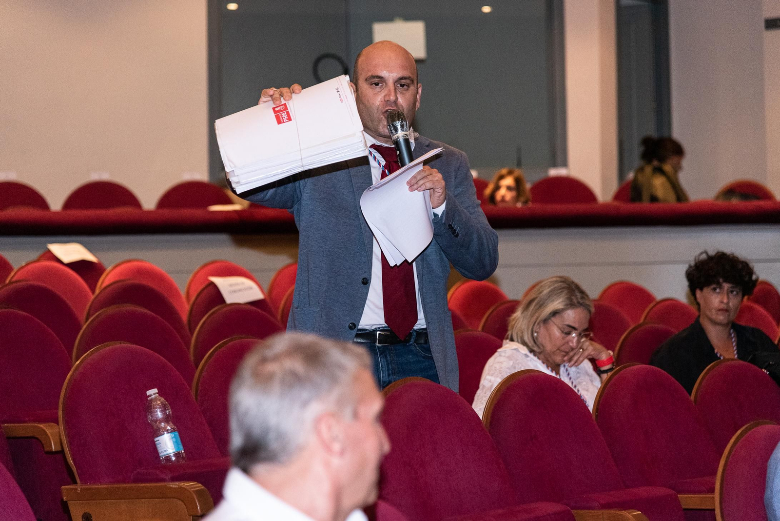 Imágenes de la sesión de moción de censura en el Ayto. De Cartaya