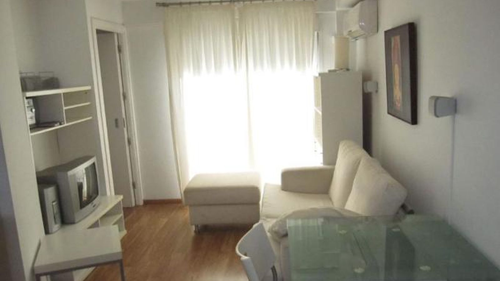 Salón luminoso en este piso de Santa Lucía