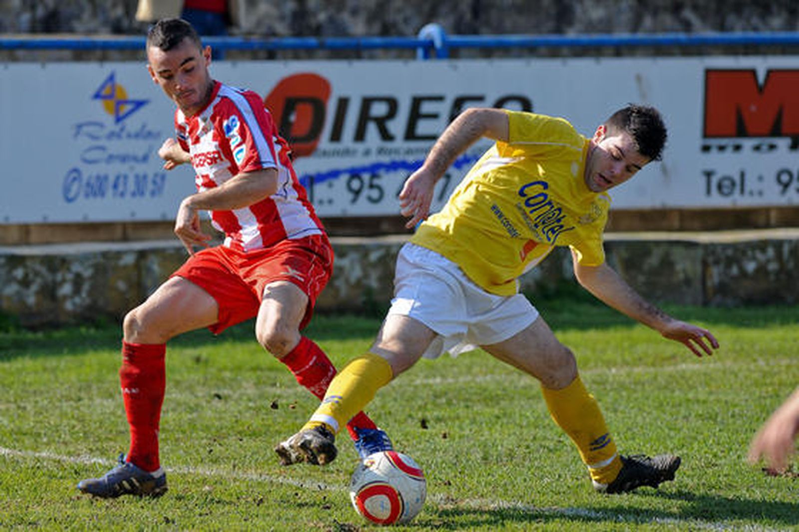 El Algeciras, que en el minuto 84 vencía al Coria por 1-3, ve como le empatan al final de un partido hasta que hasta entonces estaba controlado./Fotos:David de la Rosa (LOF)