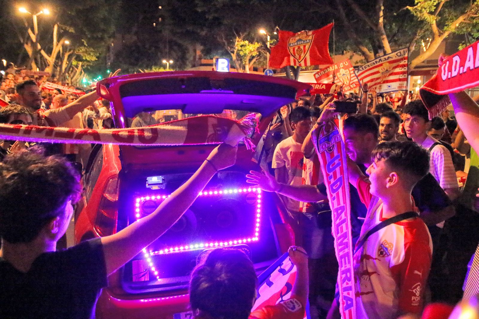 Las imágenes de la celebración del ascenso del Almería en la Plaza de las Velas