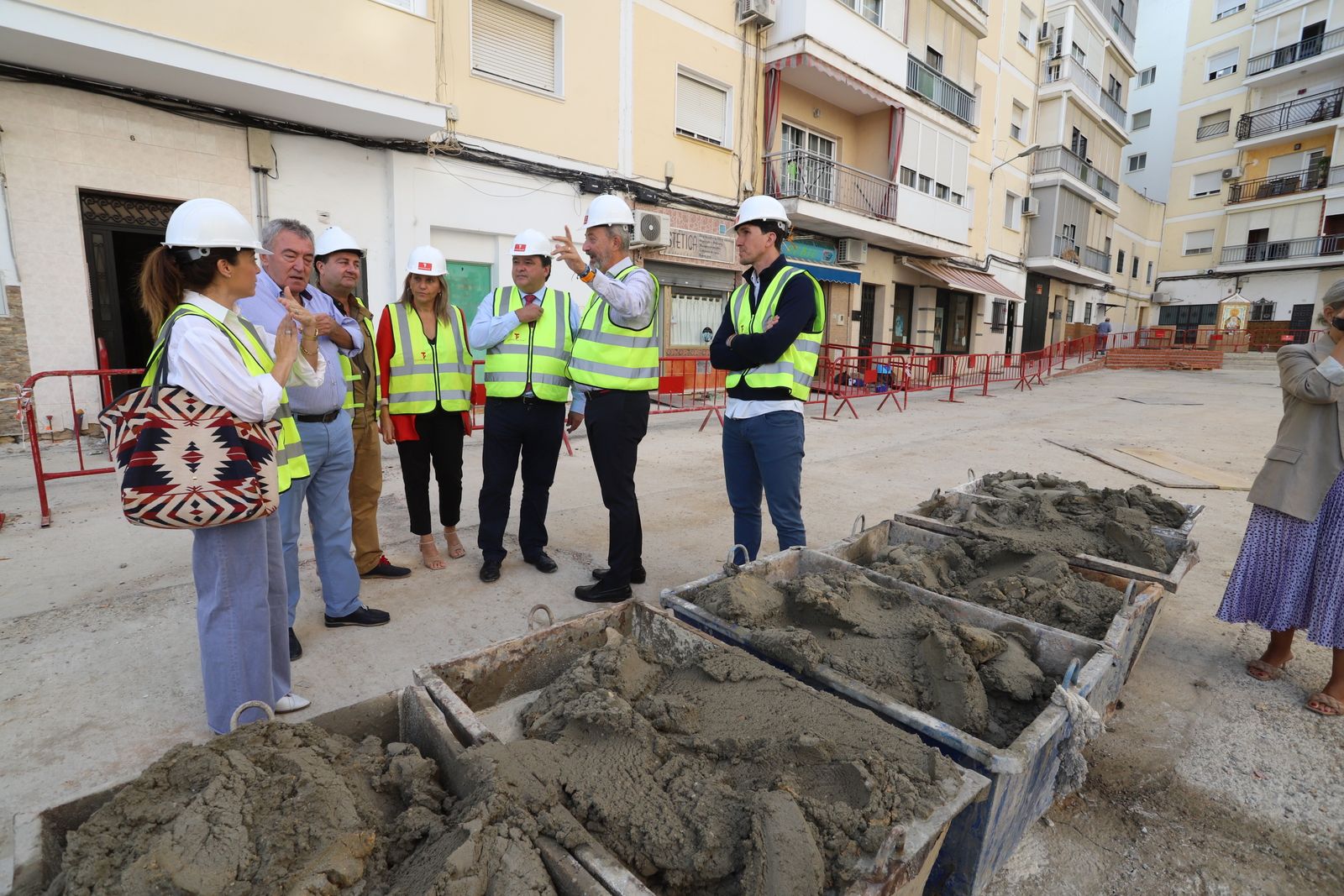 Las obras de peatonalización de la Plaza de Los Dolores, en imágenes