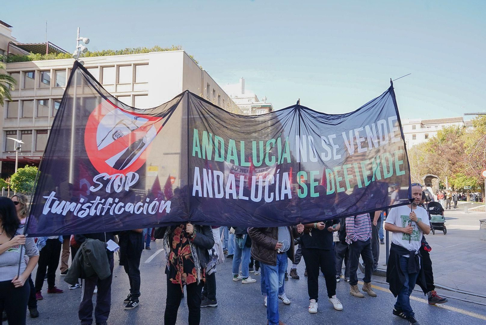 Todas las imágenes de la manifestación de Granada contra el "negocio de la vivienda"