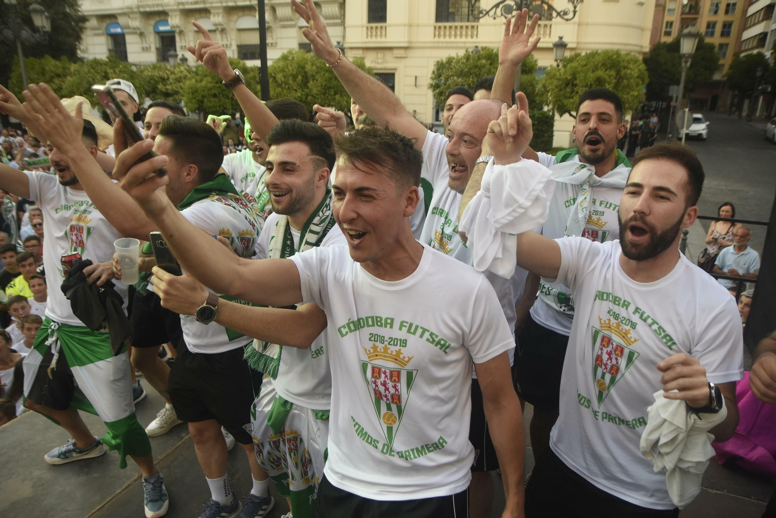 Las fotos de la fiesta del ascenso del Córdoba CF Futsal en las Tendillas.