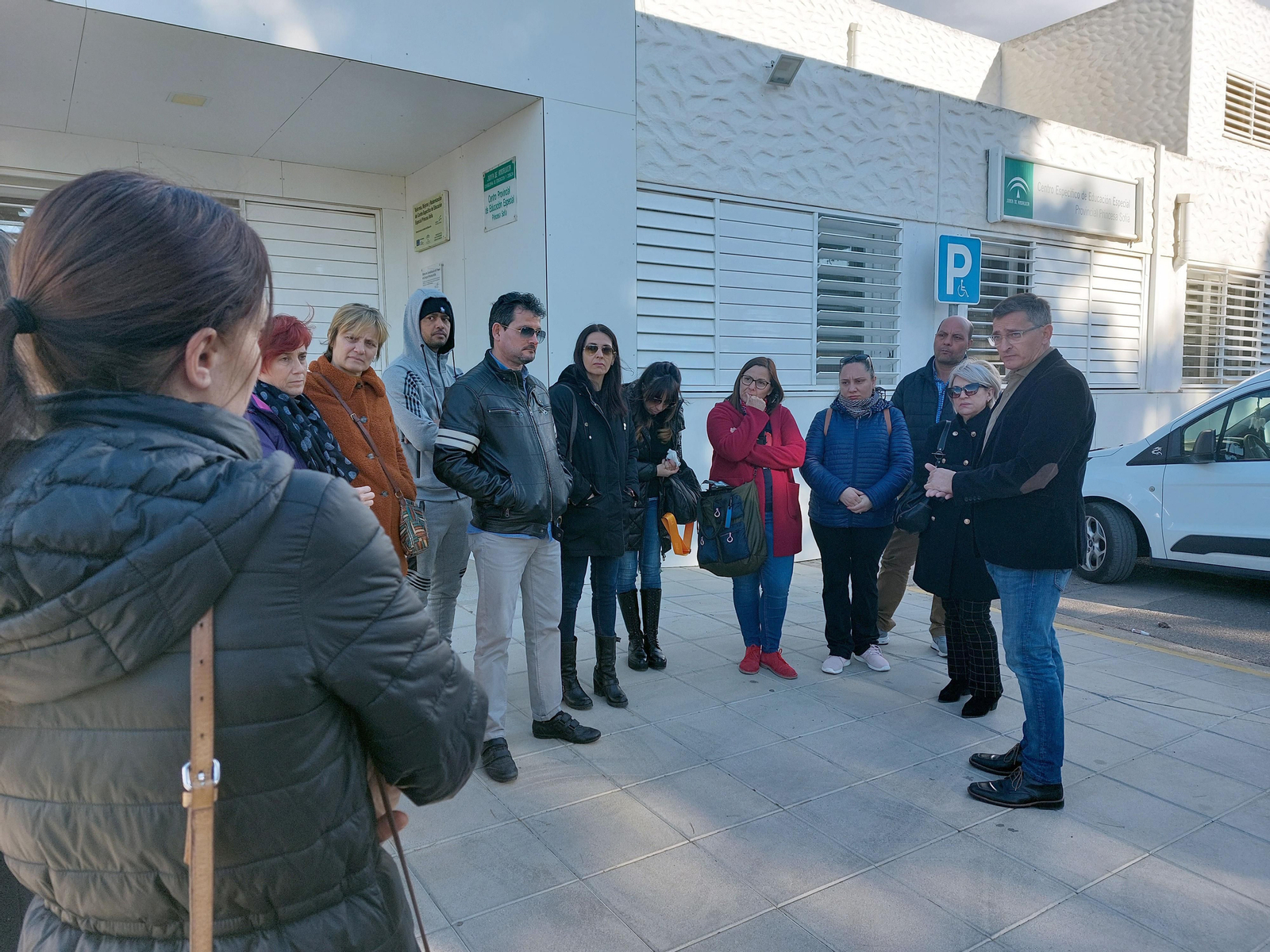 El PSOE pone voz a la indignación de las familias del Princesa Sofía y exige a la Junta un médico con urgencia