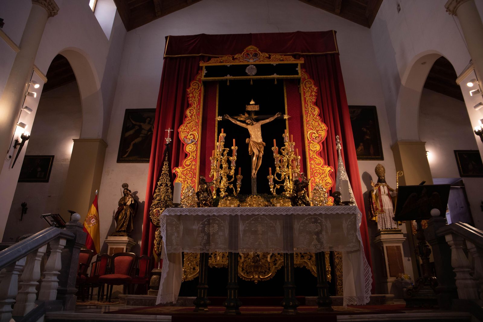 La exposición de la Hermandad de los Favores, en imágenes