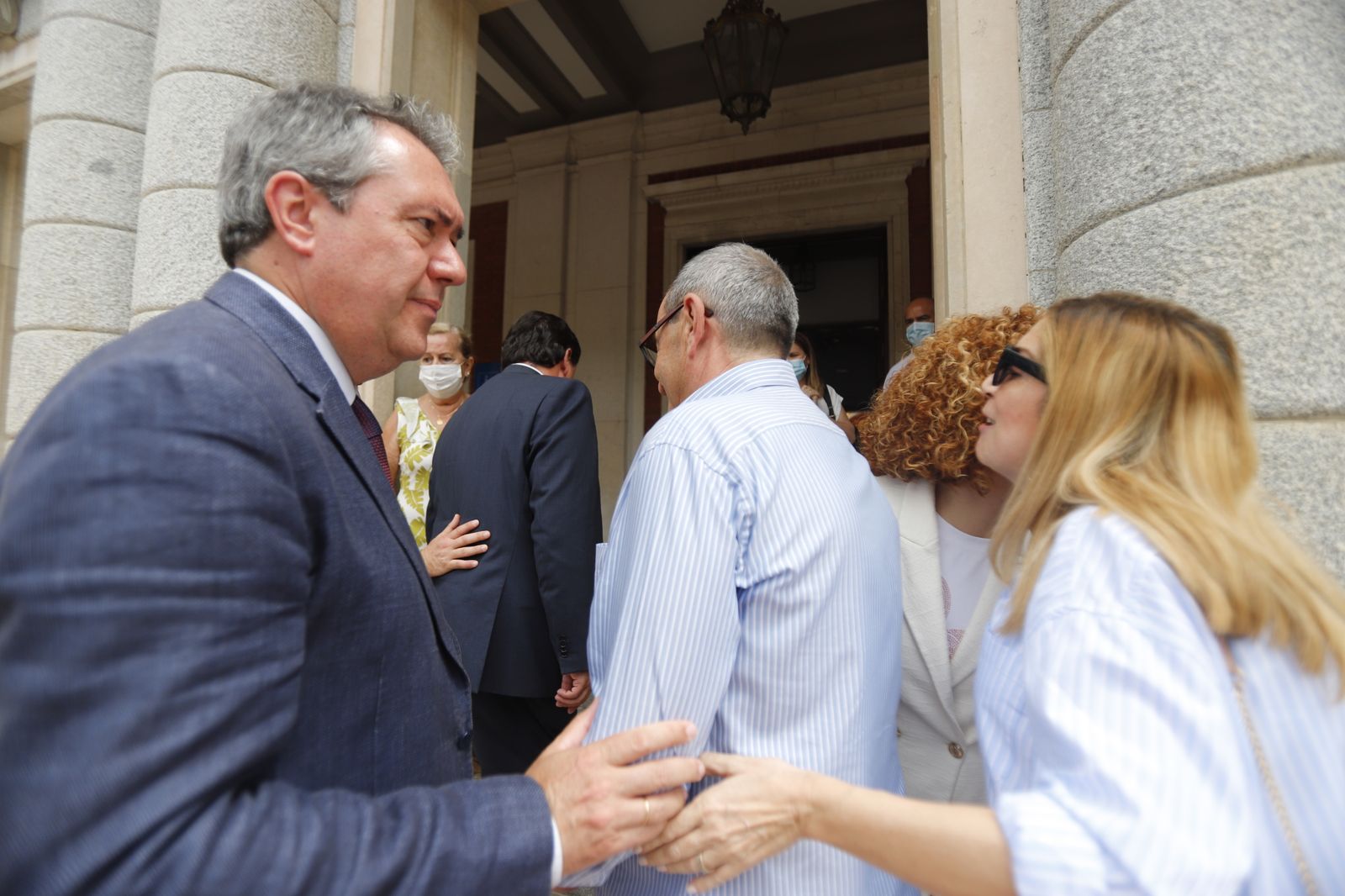 Imágenes de la capilla ardiente de Miguel Báez Espuny 'Litri' en la mañana del viernes
