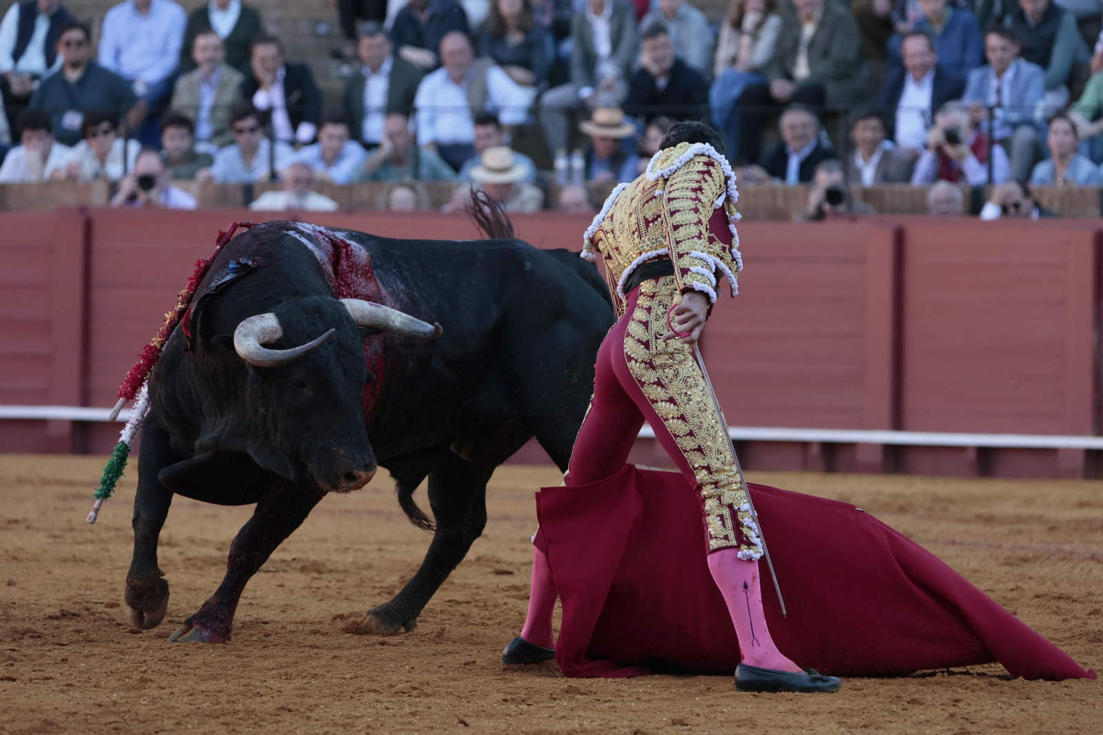 Las imágenes de la tercera del abono de los toros en la Maestranza  de Sevilla
