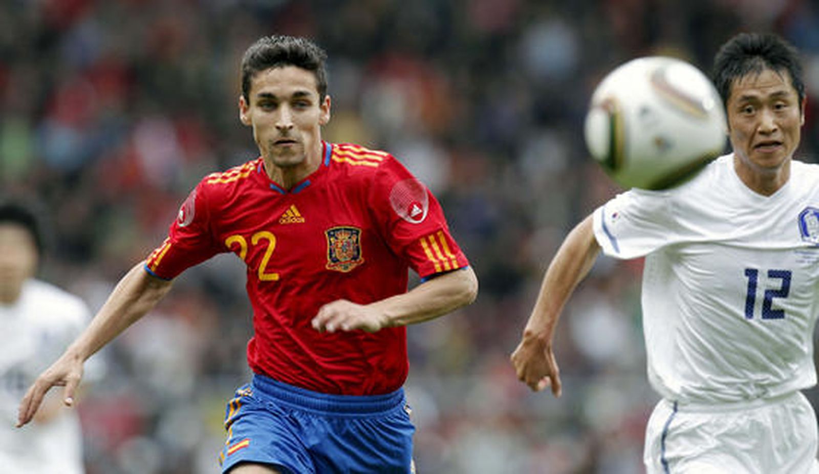 Navas corre por un balón. / EFE