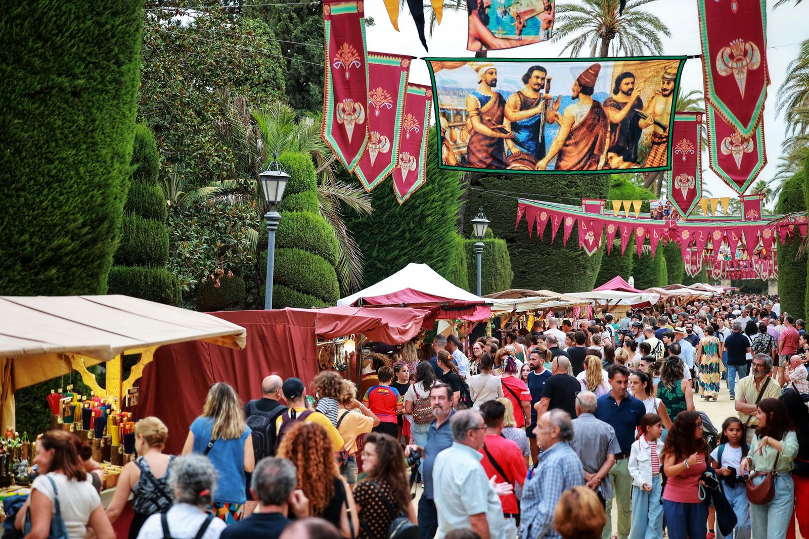 Imágenes del Mercado Fenicio del Parque Genovés de Cádiz