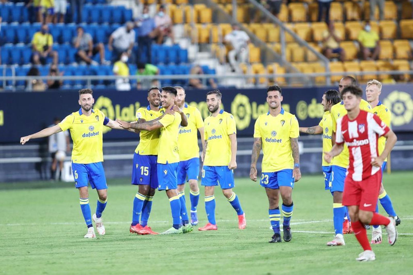 Las imágenes del Cádiz-Atlético del Trofeo Carranza.