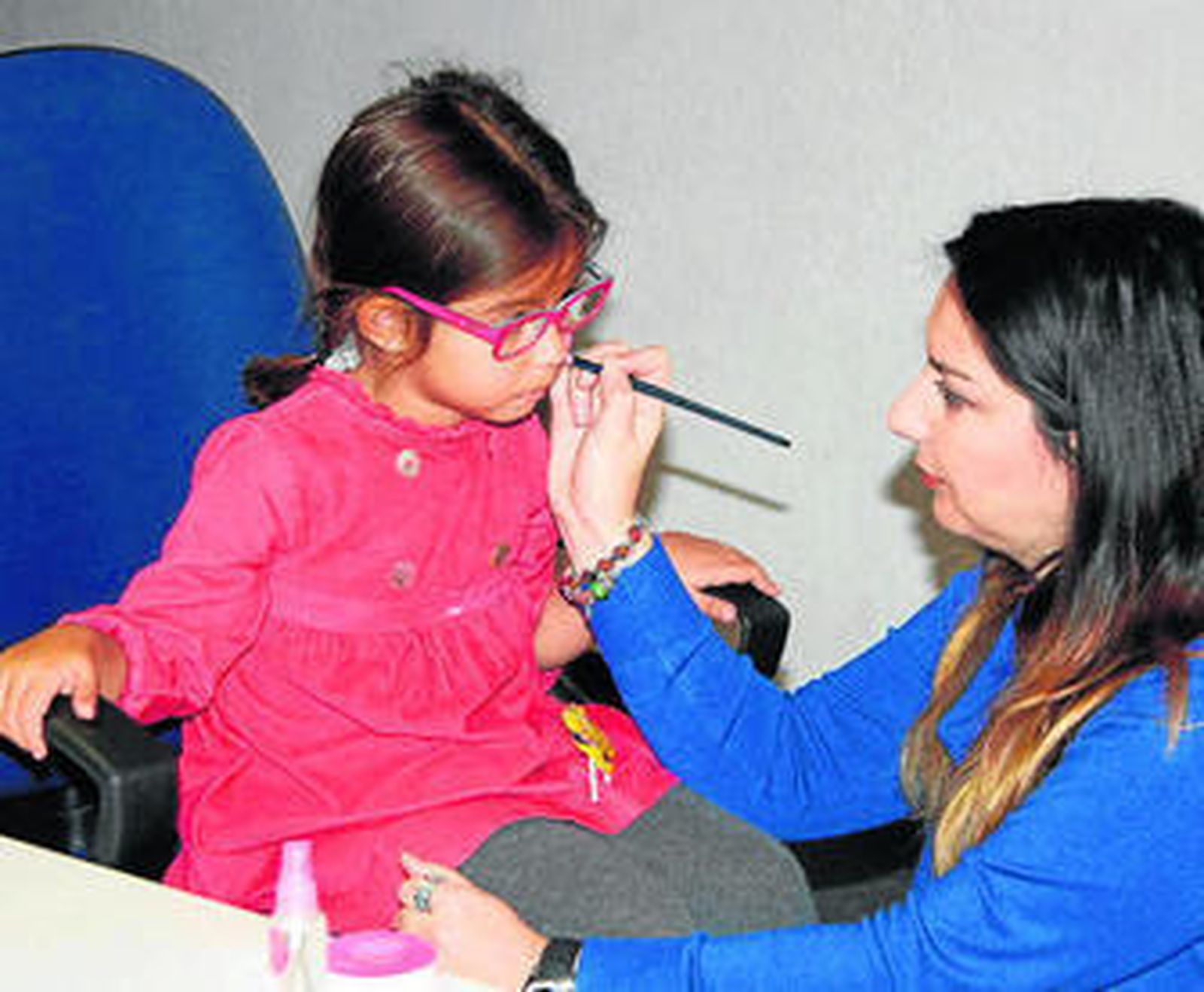 Heridas y moratones de maquillaje para conocer los secretos del cine