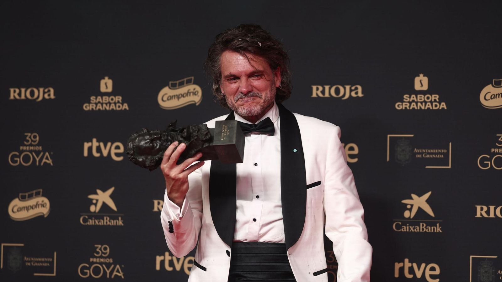 Salva Reina con su Goya el día de la gala.