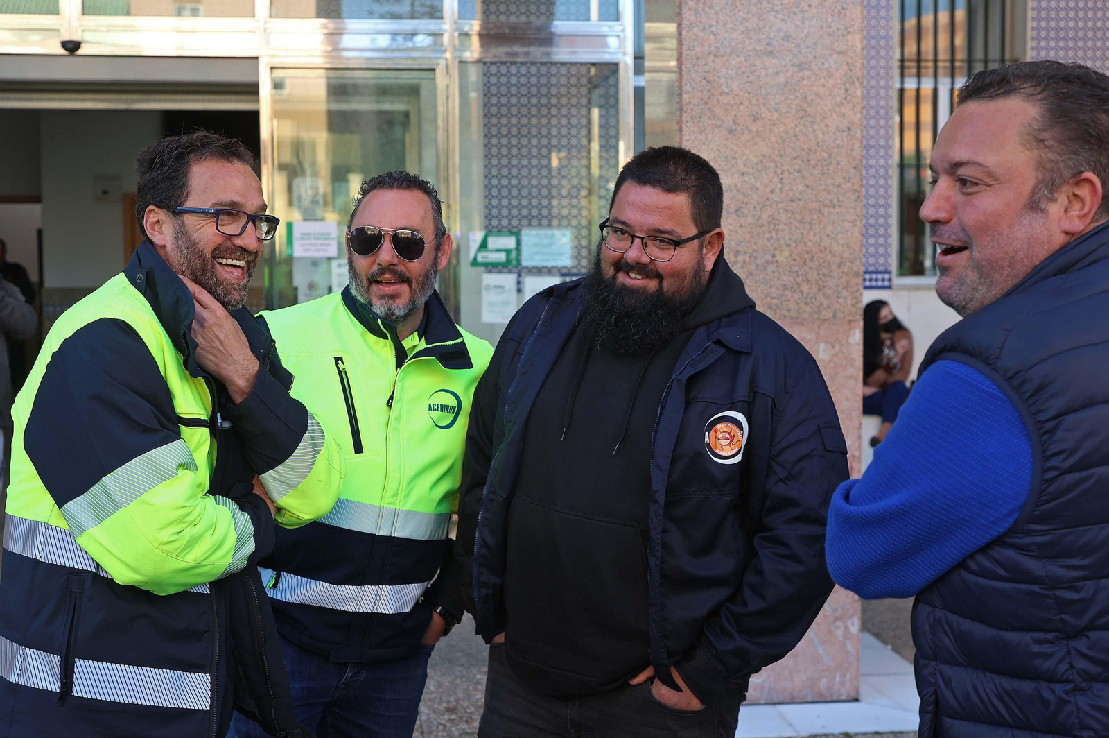 Imágenes de la entrada a los juzgados de los delegados sindicales de Acerinox en Algeciras