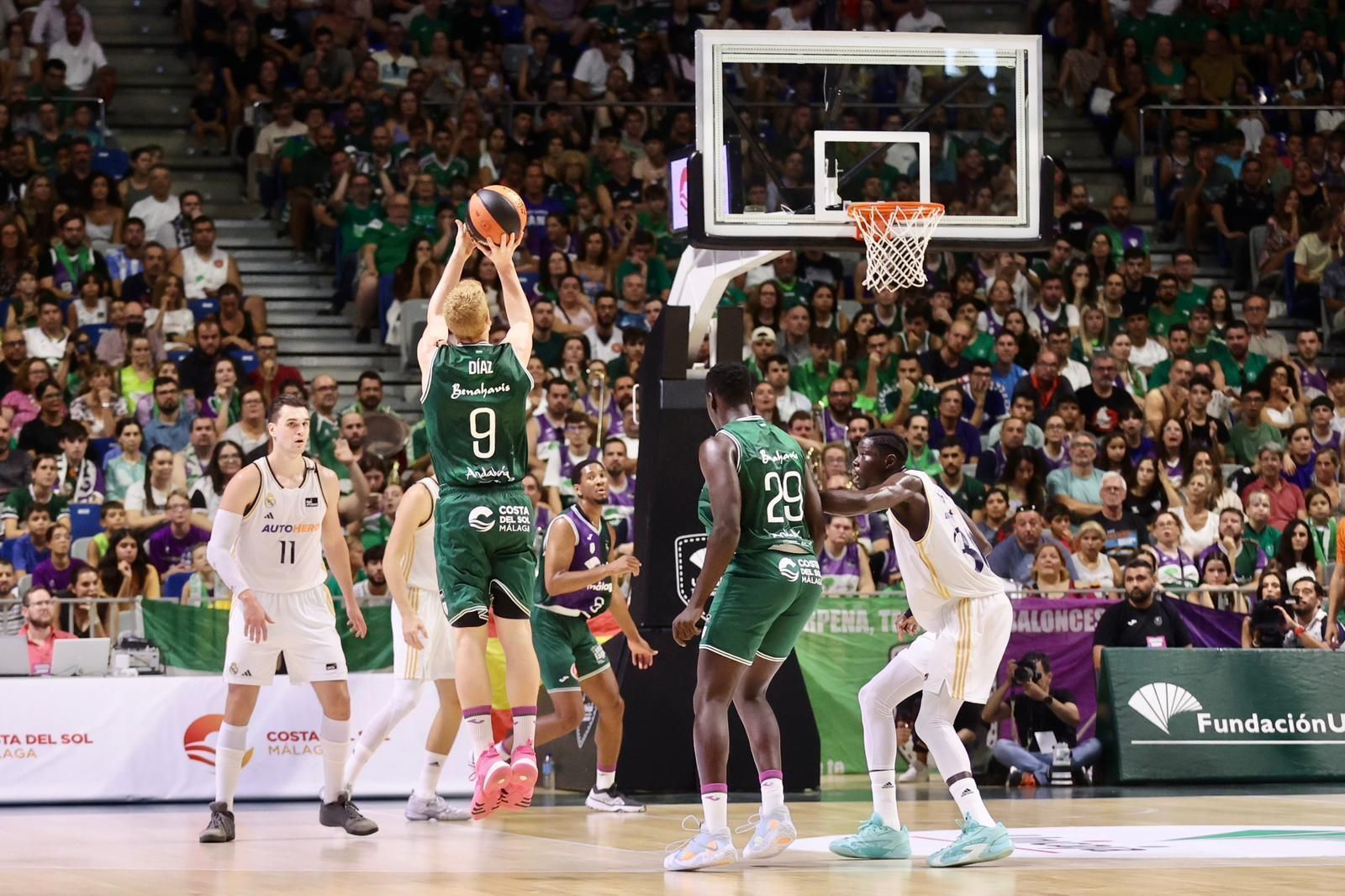 El Unicaja-Real Madrid del Torneo Costa del Sol, en imágenes