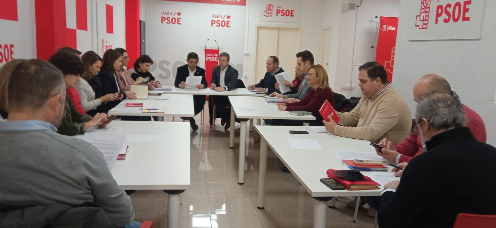 Reunión entre parlamentarios socialistas de Jaén y el grupo municipal socialista.