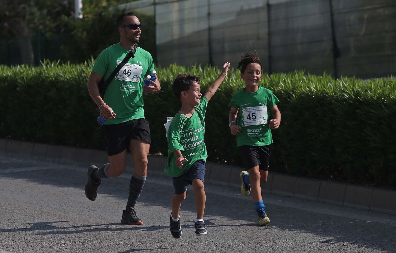 La II Carrera en marcha contra el cáncer celebrada en Algeciras, en imágenes.