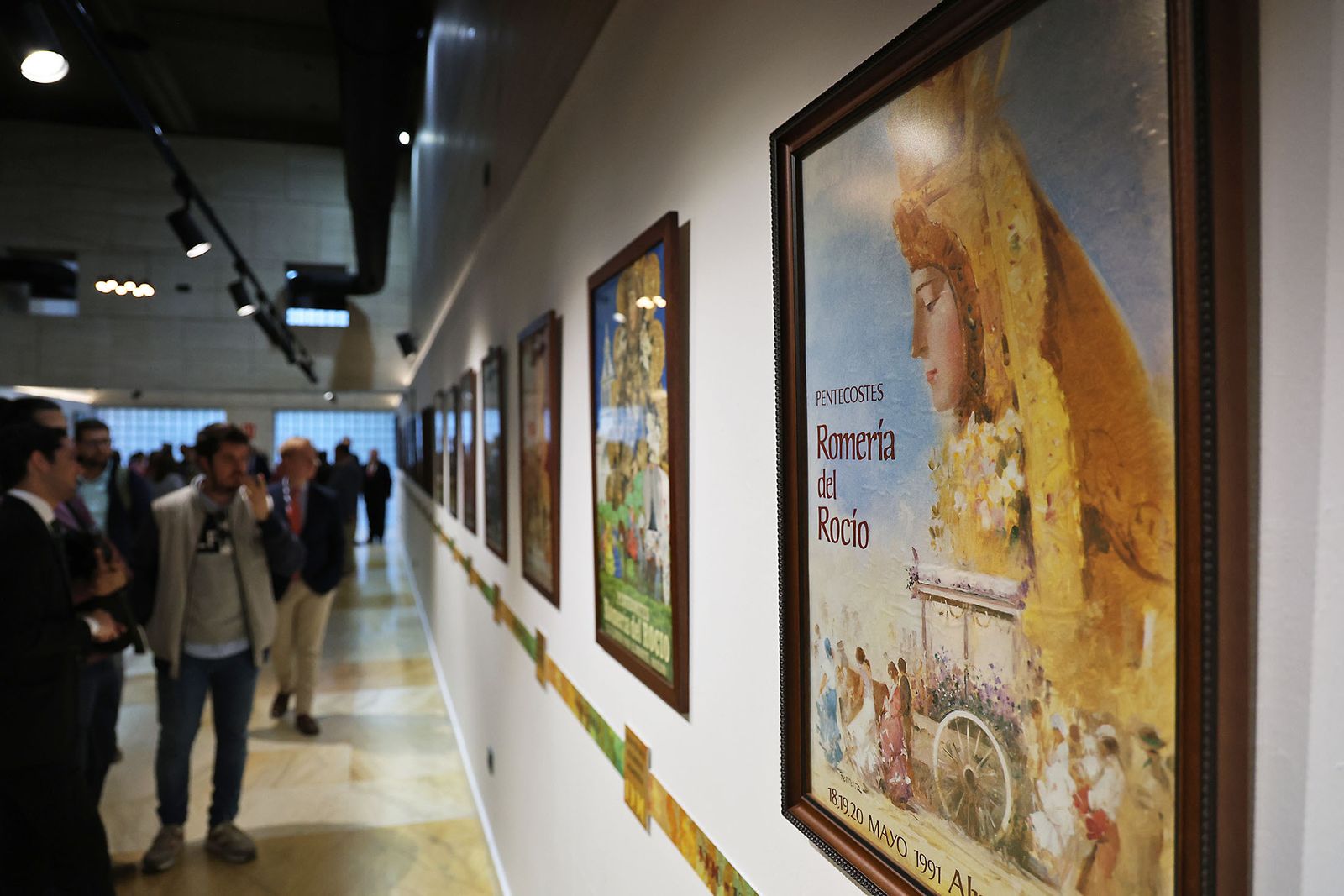 Imágenes de la inauguración de la exposición 'Sueños de Rocío. Carteles de Romería'.