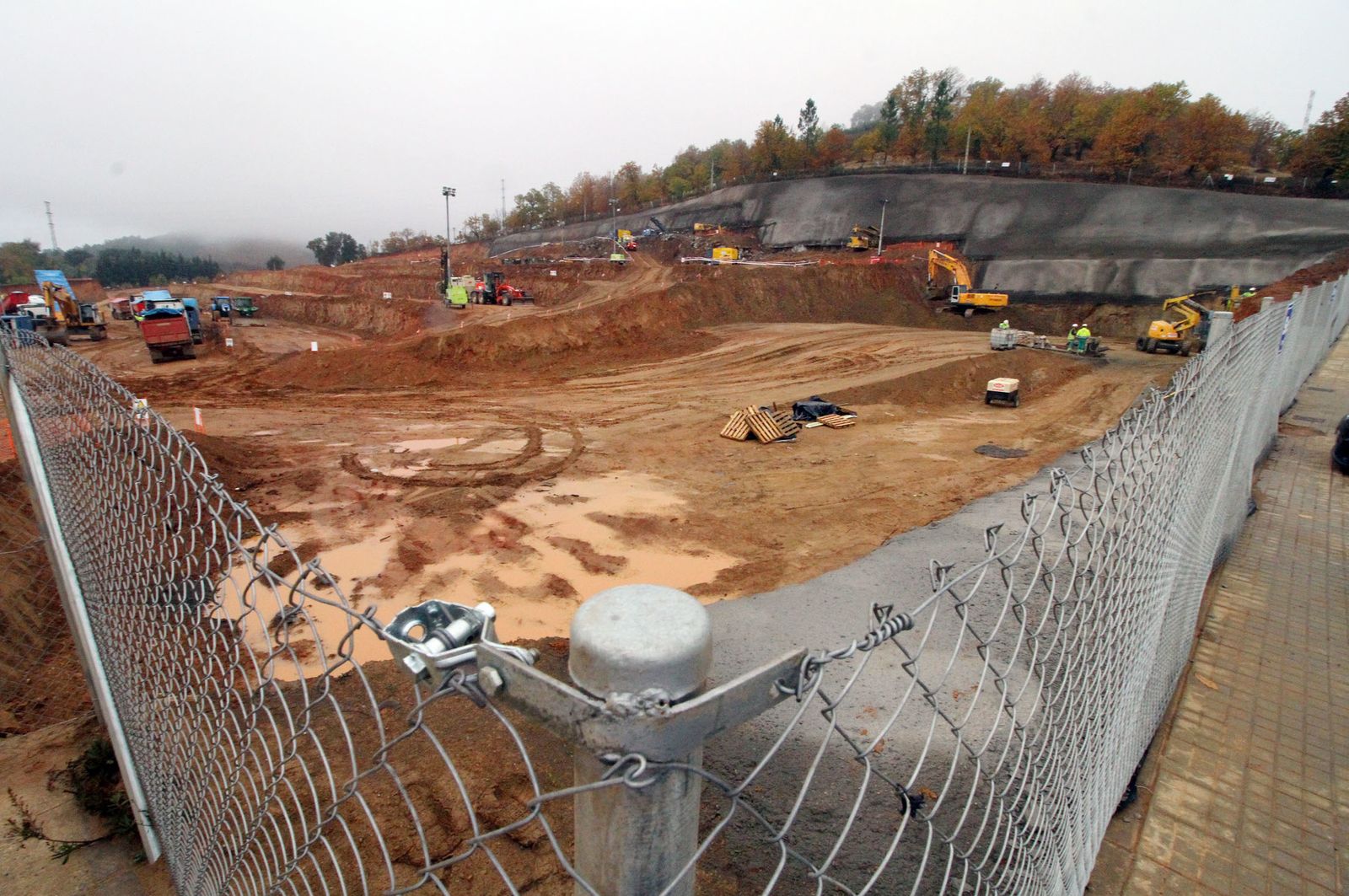 Imágenes de la colocación de la primera piedra de la planta de ElPozo en Jabugo.