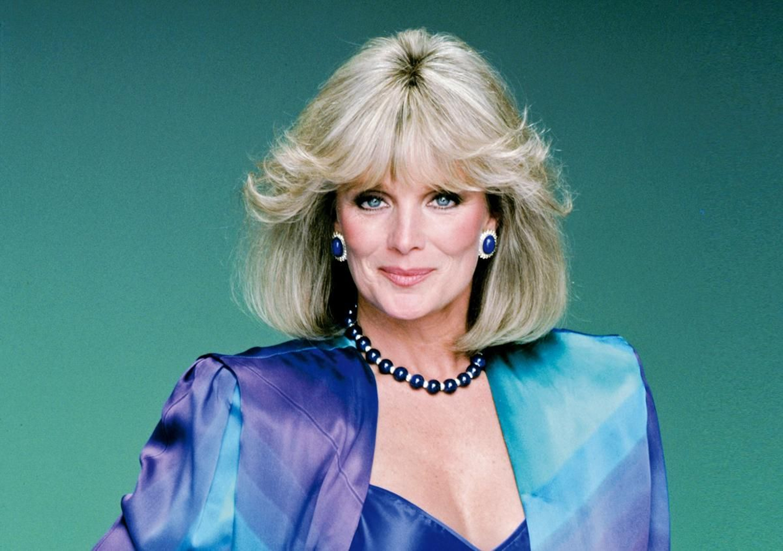 Linda Evans, la señora Carrington, cumple 75